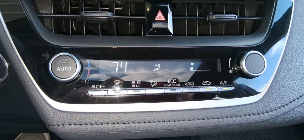 Used 2024 Toyota Corolla SE w/ SE Package image 40