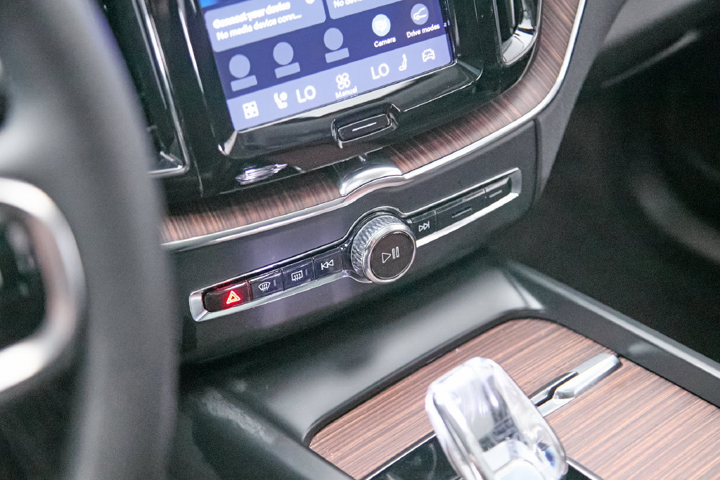 Certified 2023 Volvo XC60 B6 Ultimate w/ Climate Package AWD/4WD image 19
