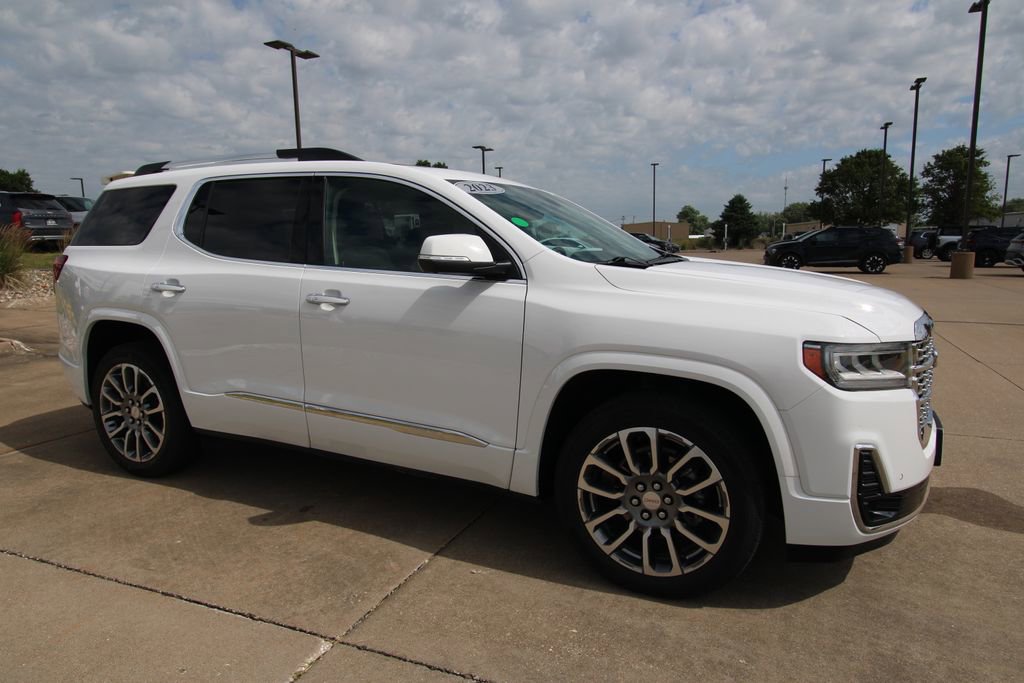 Used 2023 GMC Acadia Denali w/ Denali Ultimate Package AWD/4WD image 3