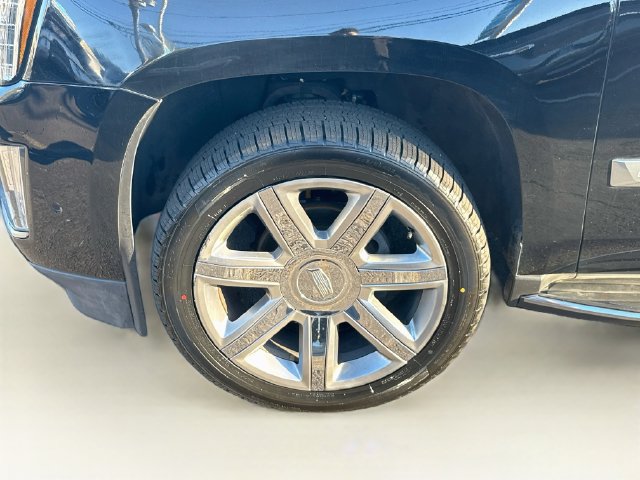 Used 2017 Cadillac Escalade Luxury AWD/4WD image 39