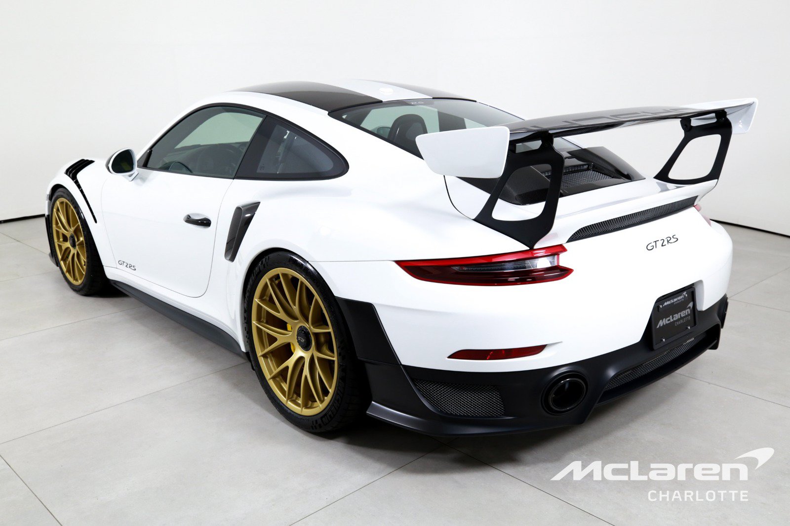 Used 2018 Porsche 911 GT2 RS w/ Weissach Package RWD image 6