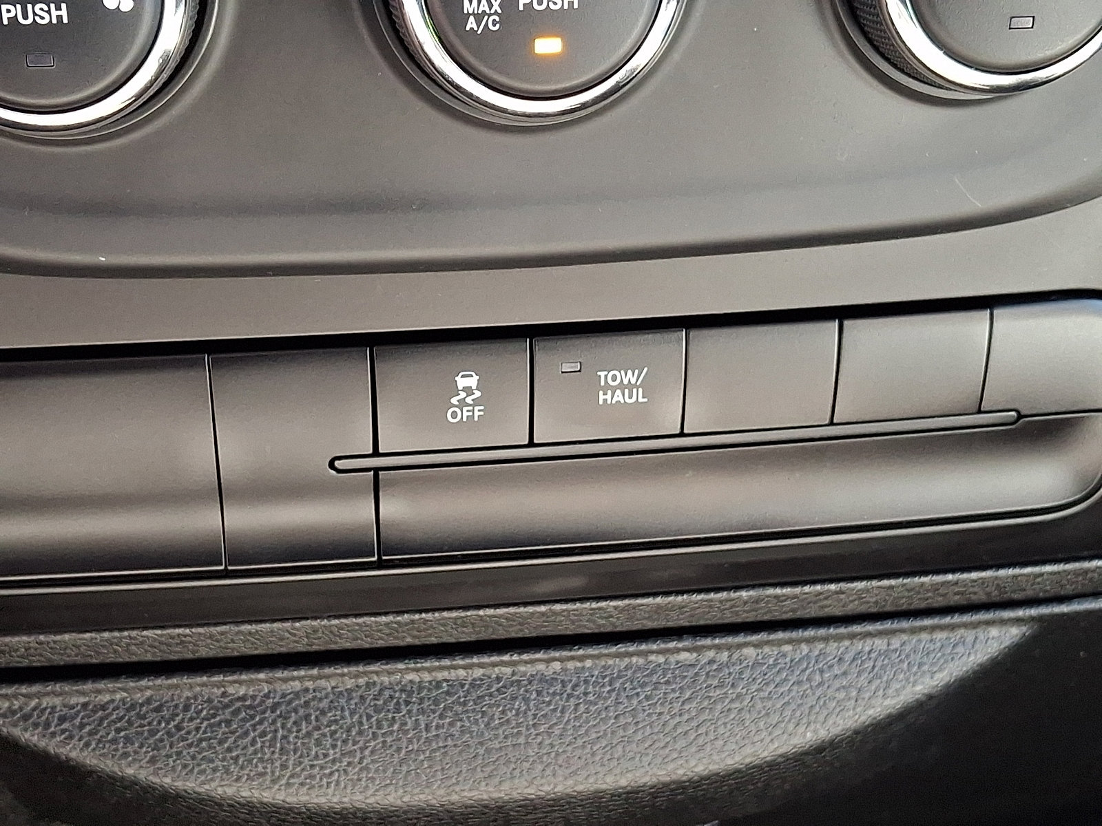 Used 2024 RAM 1500 Classic SLT AWD/4WD image 23