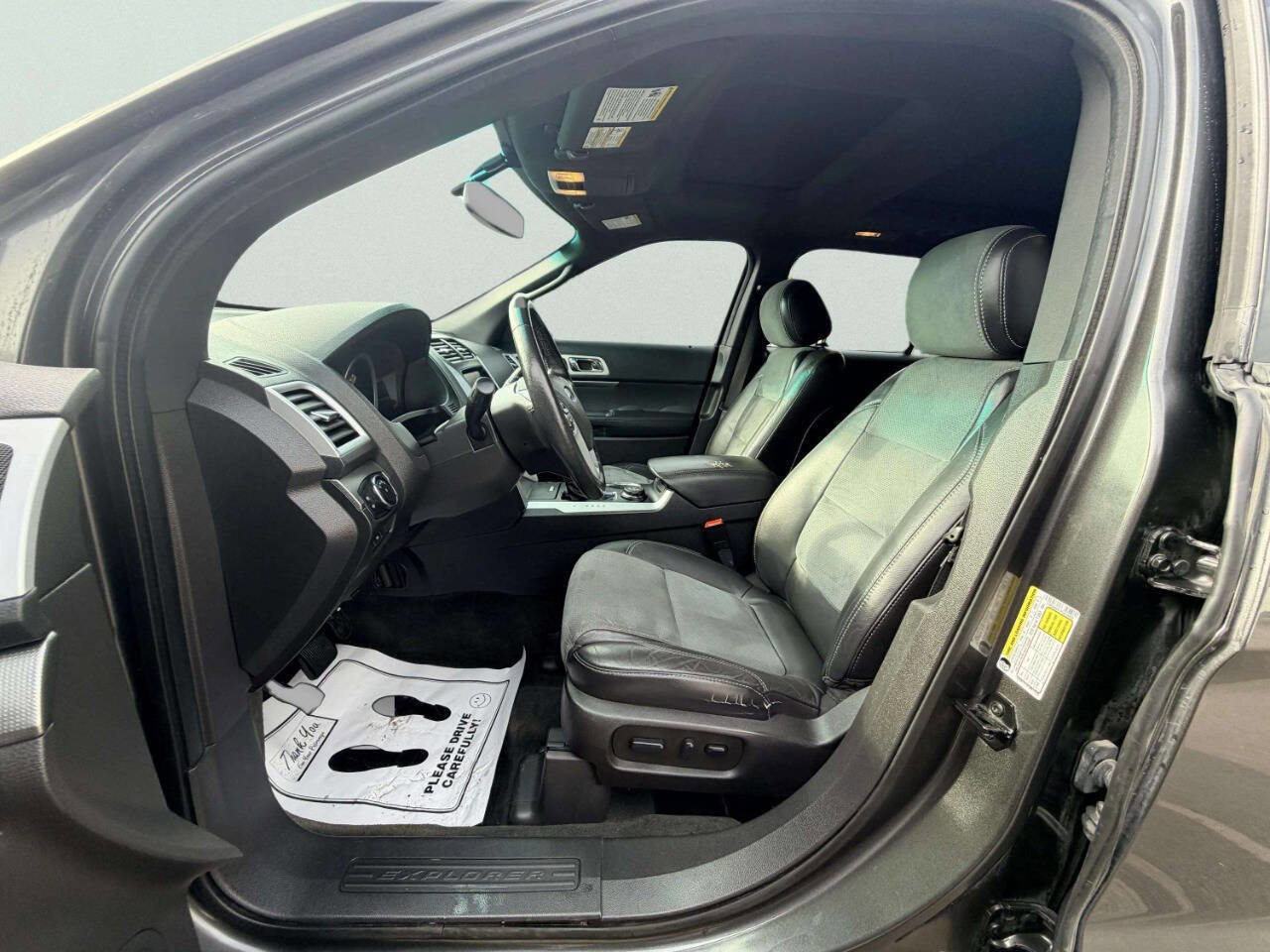 Used 2015 Ford Explorer XLT w/ Equipment Group 202A AWD/4WD image 16