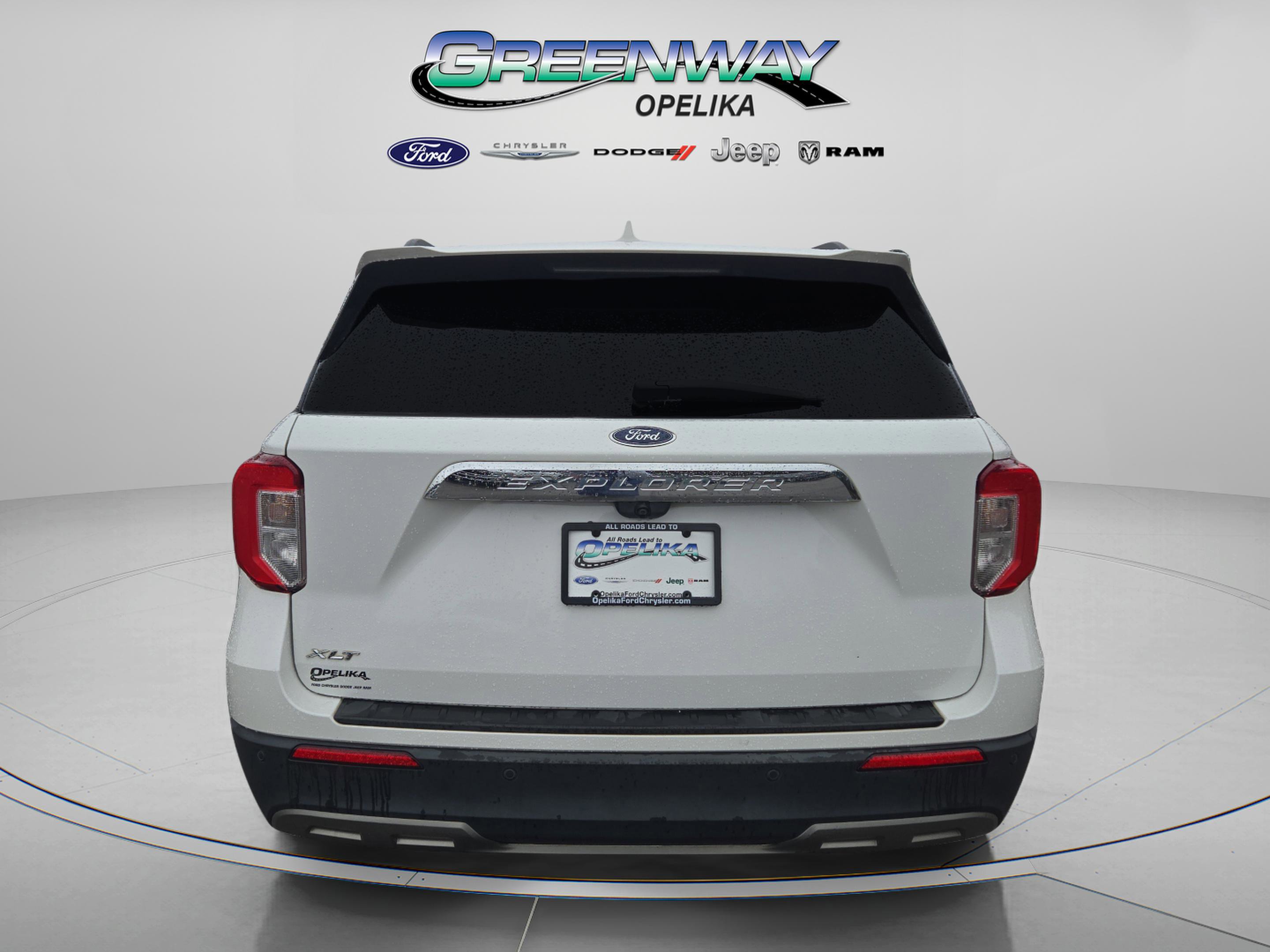 Used 2021 Ford Explorer XLT w/ Equipment Group 202A image 6