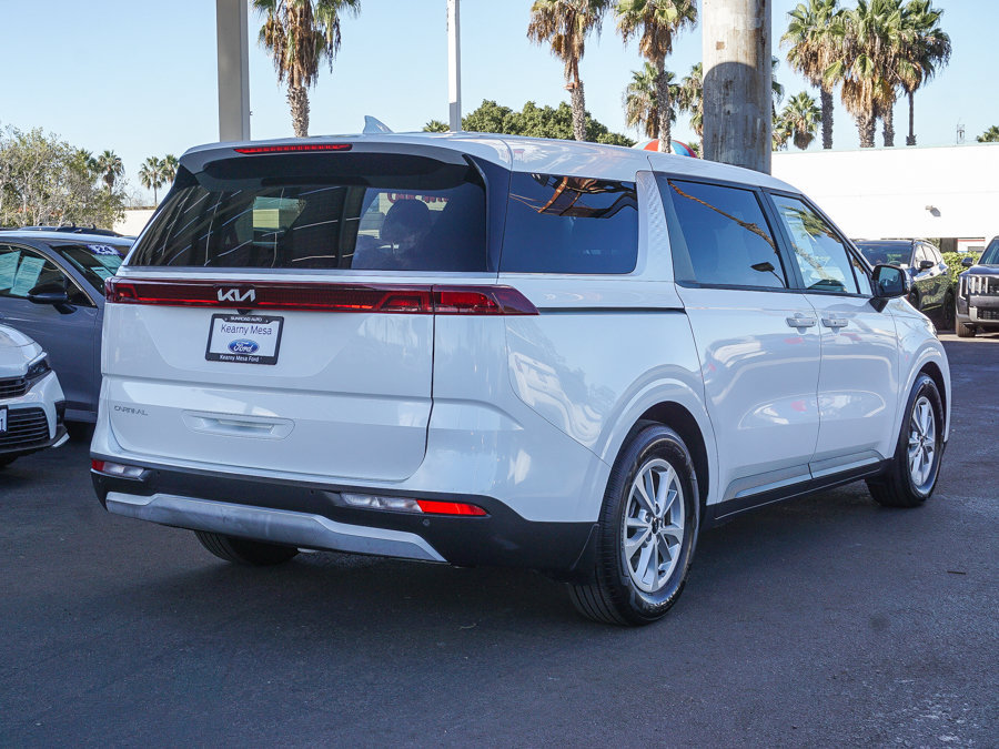 Certified 2023 Kia Carnival LX FWD image 7