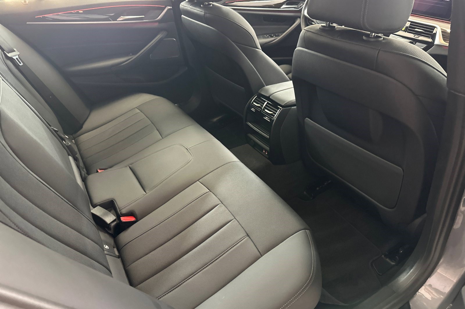 Certified 2023 BMW 540i w/ M Sport Package image 31