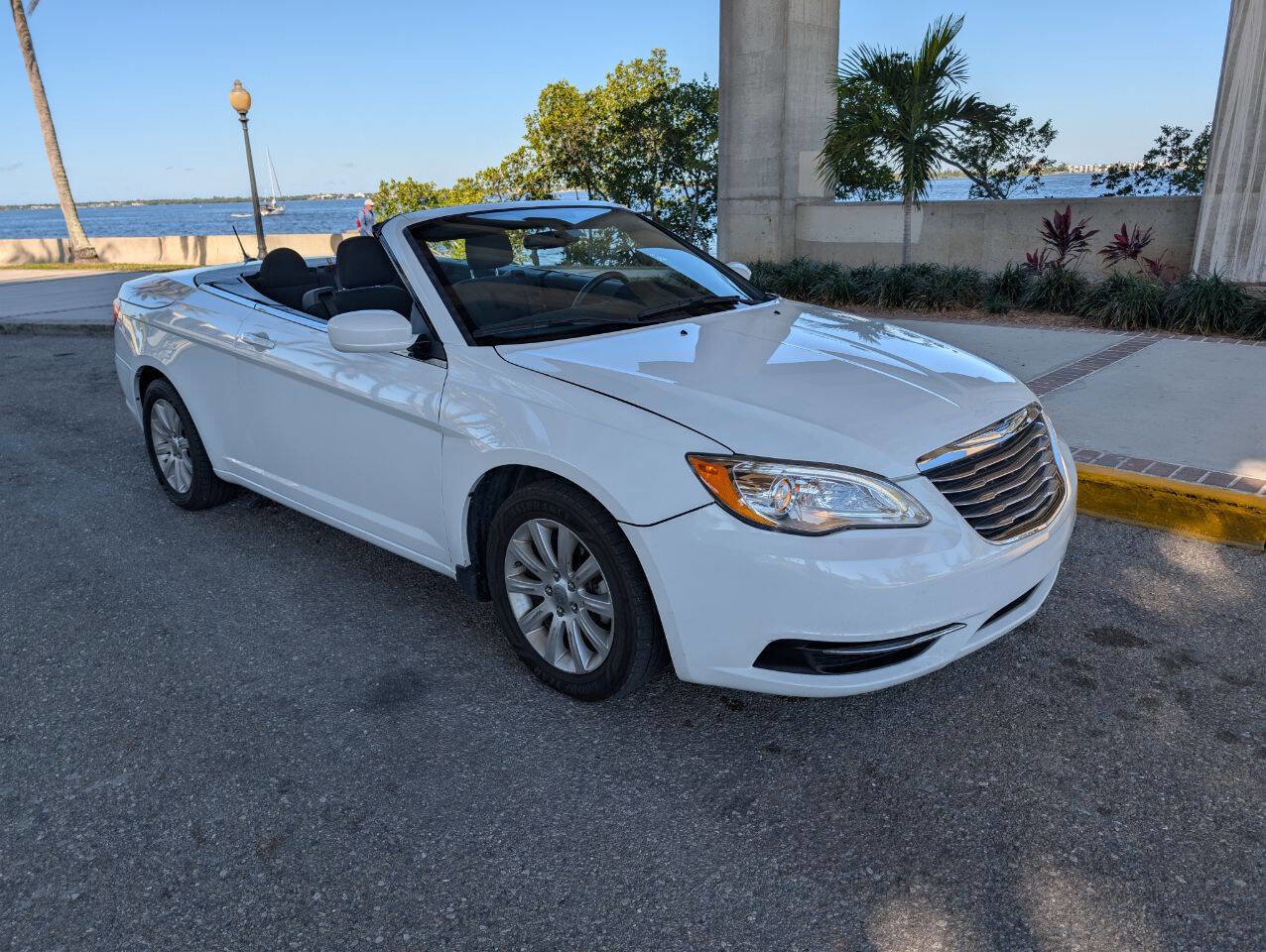 Used 2012 Chrysler 200 Touring image 4