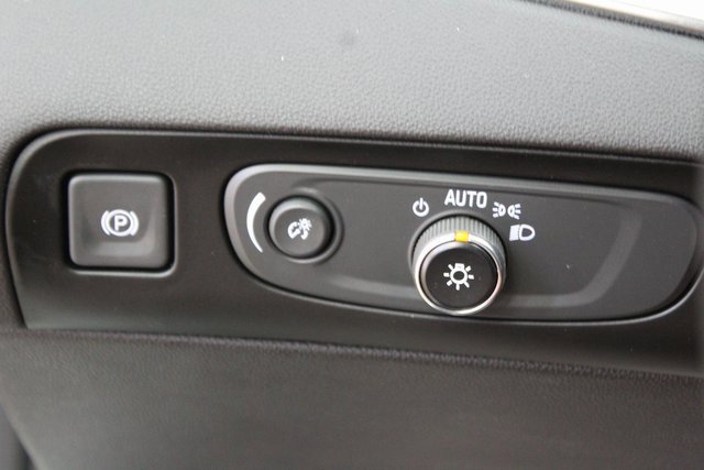 Used 2021 Buick Enclave Essence image 18