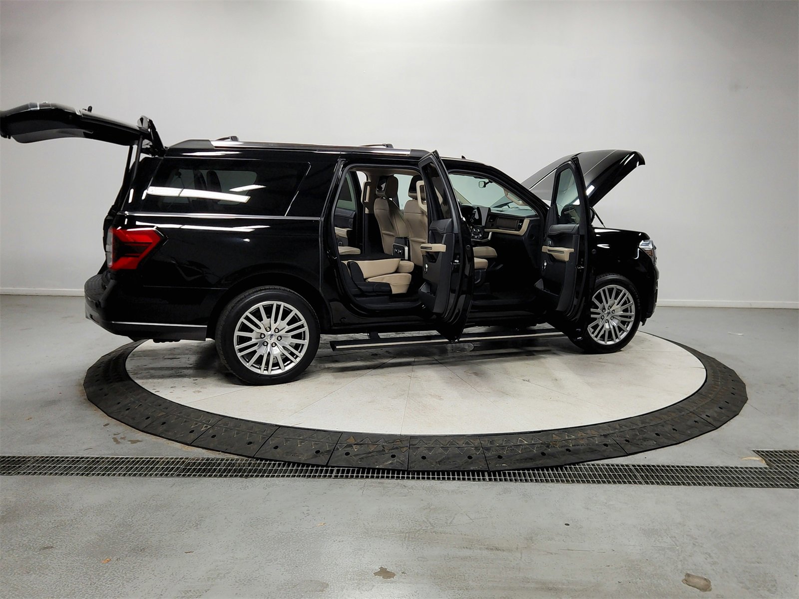 Used 2023 Ford Expedition Max Limited image 15