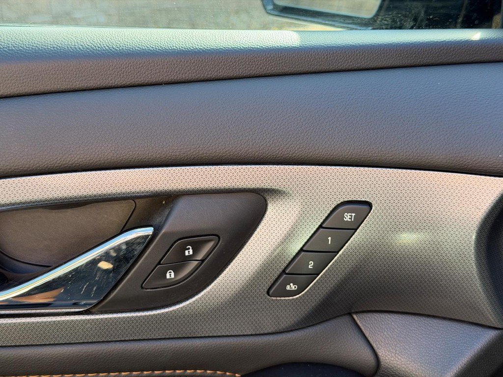 Used 2020 Chevrolet Traverse Premier w/ LPO, Blackout Package FWD image 18