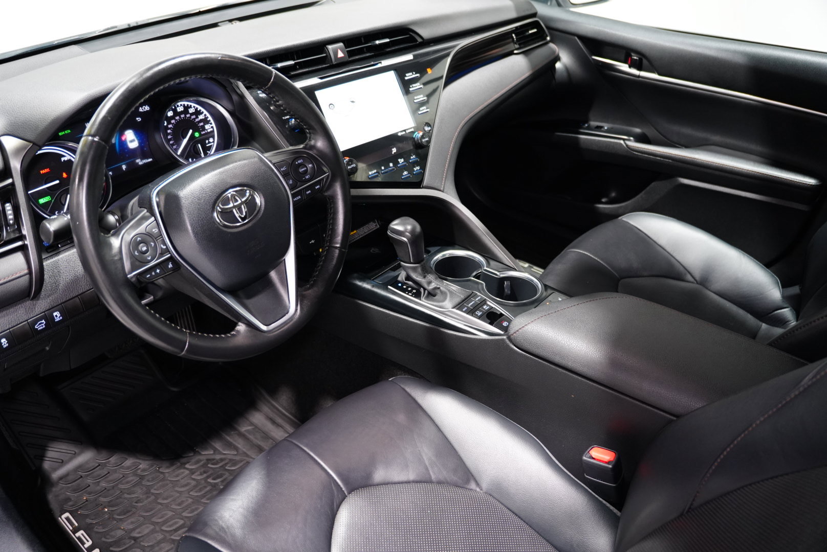 Used 2020 Toyota Camry XLE image 11