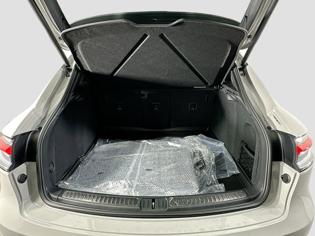 New 2025 Porsche Macan Turbo image 28