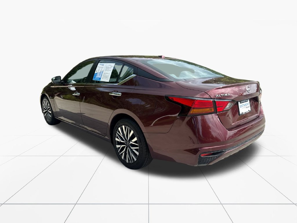 Used 2024 Nissan Altima 2.5 SV FWD image 6