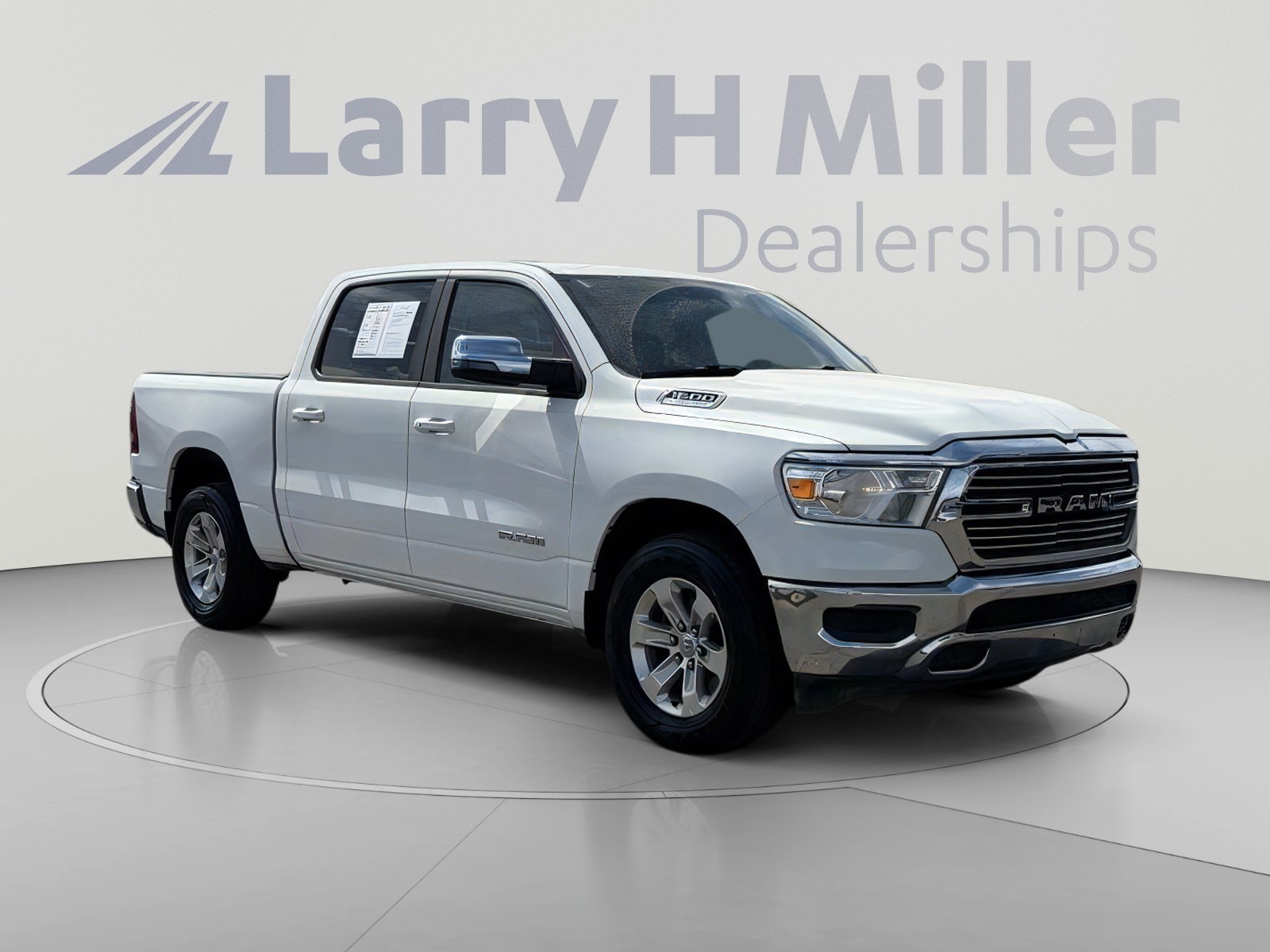 Used 2024 RAM 1500 Laramie AWD/4WD image 8