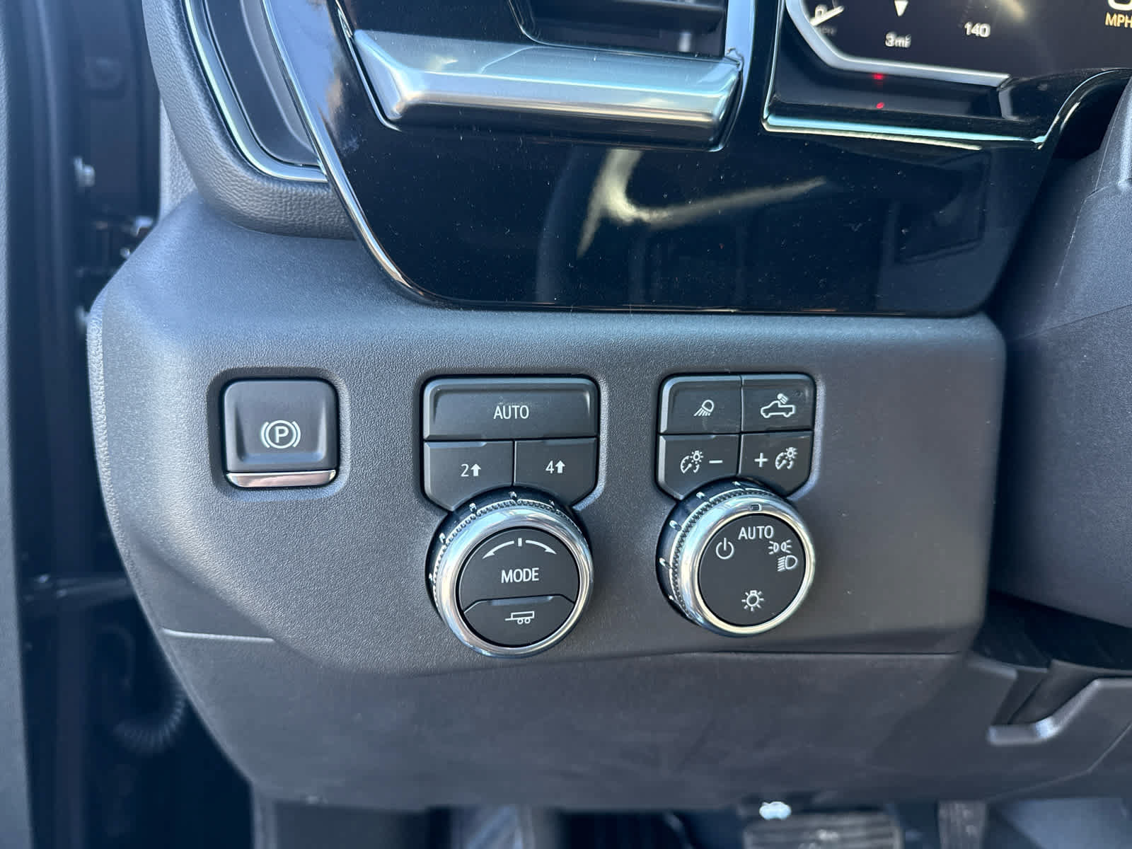 New 2026 GMC Sierra 1500 SLE w/ Preferred Package AWD/4WD image 15