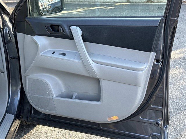 Used 2013 Toyota Highlander 4WD image 8