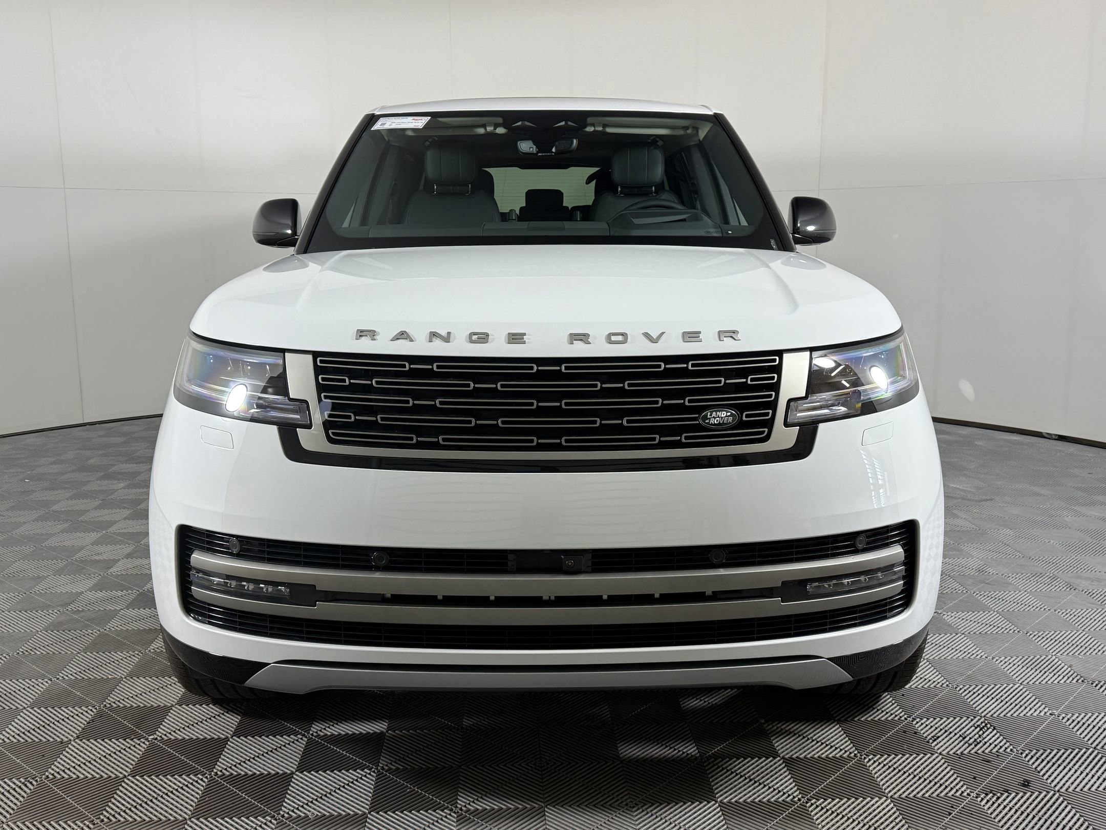 New 2026 Land Rover Range Rover Long Wheelbase SE image 4