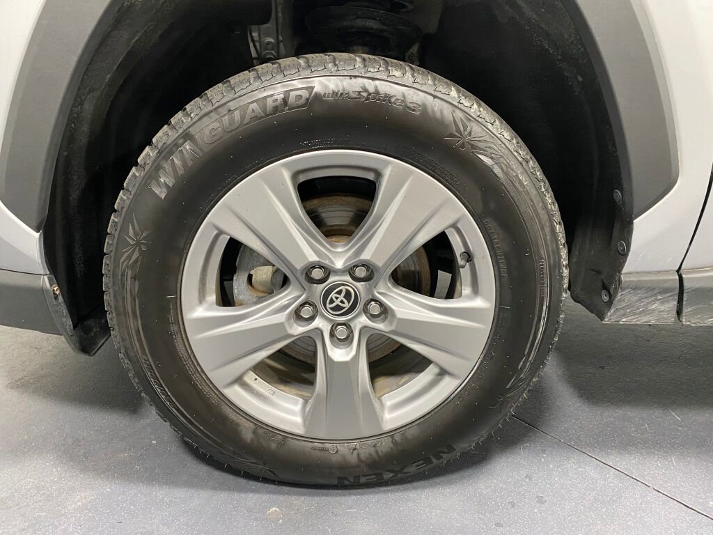 Used 2022 Toyota RAV4 XLE image 15