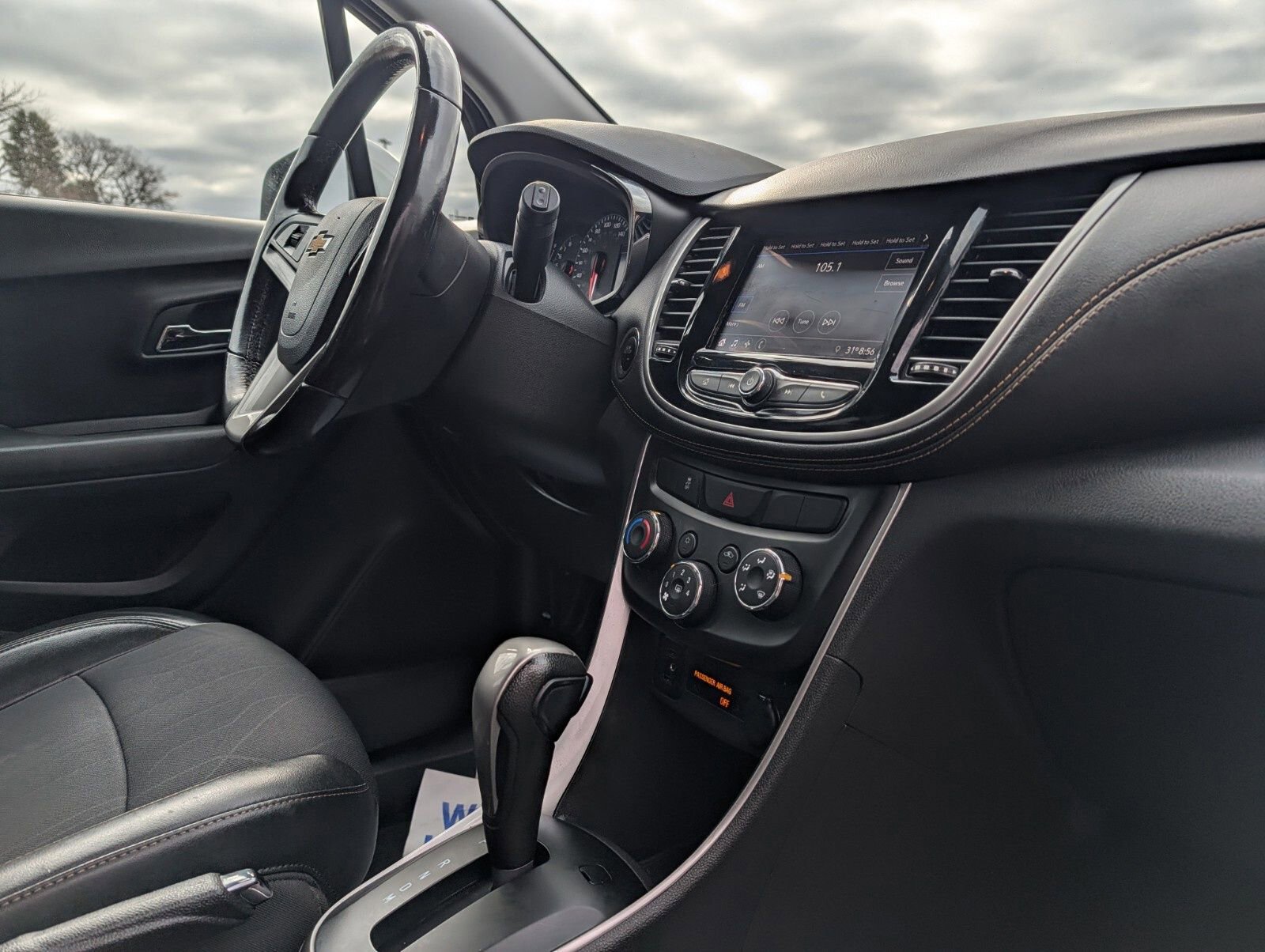 Used 2020 Chevrolet Trax LT w/ LT Convenience Package image 22