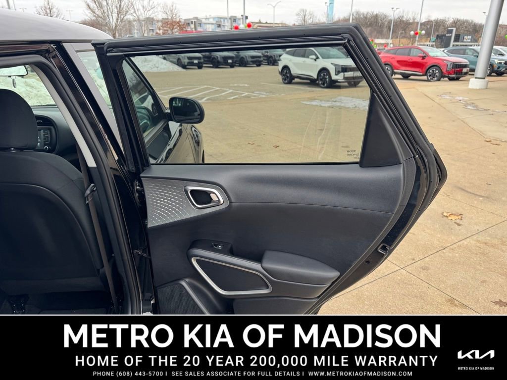 Used 2021 Kia Soul LX image 27