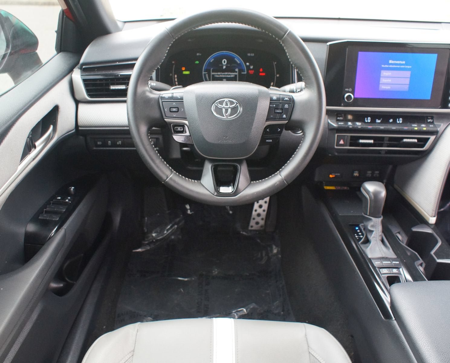 Used 2025 Toyota Camry SE FWD image 5