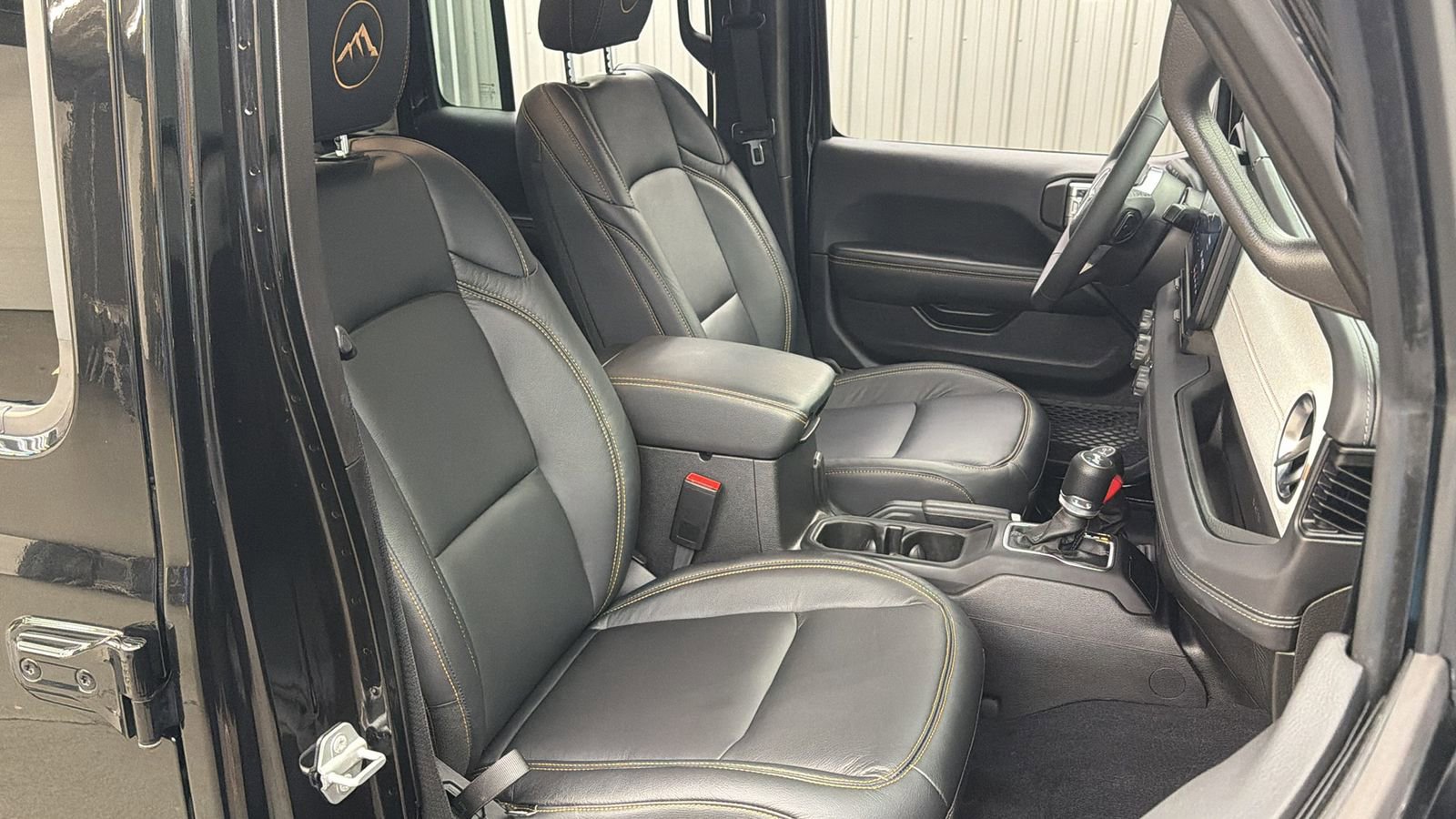 Used 2025 Jeep Wrangler Unlimited Sahara w/ Safety Group AWD/4WD image 35