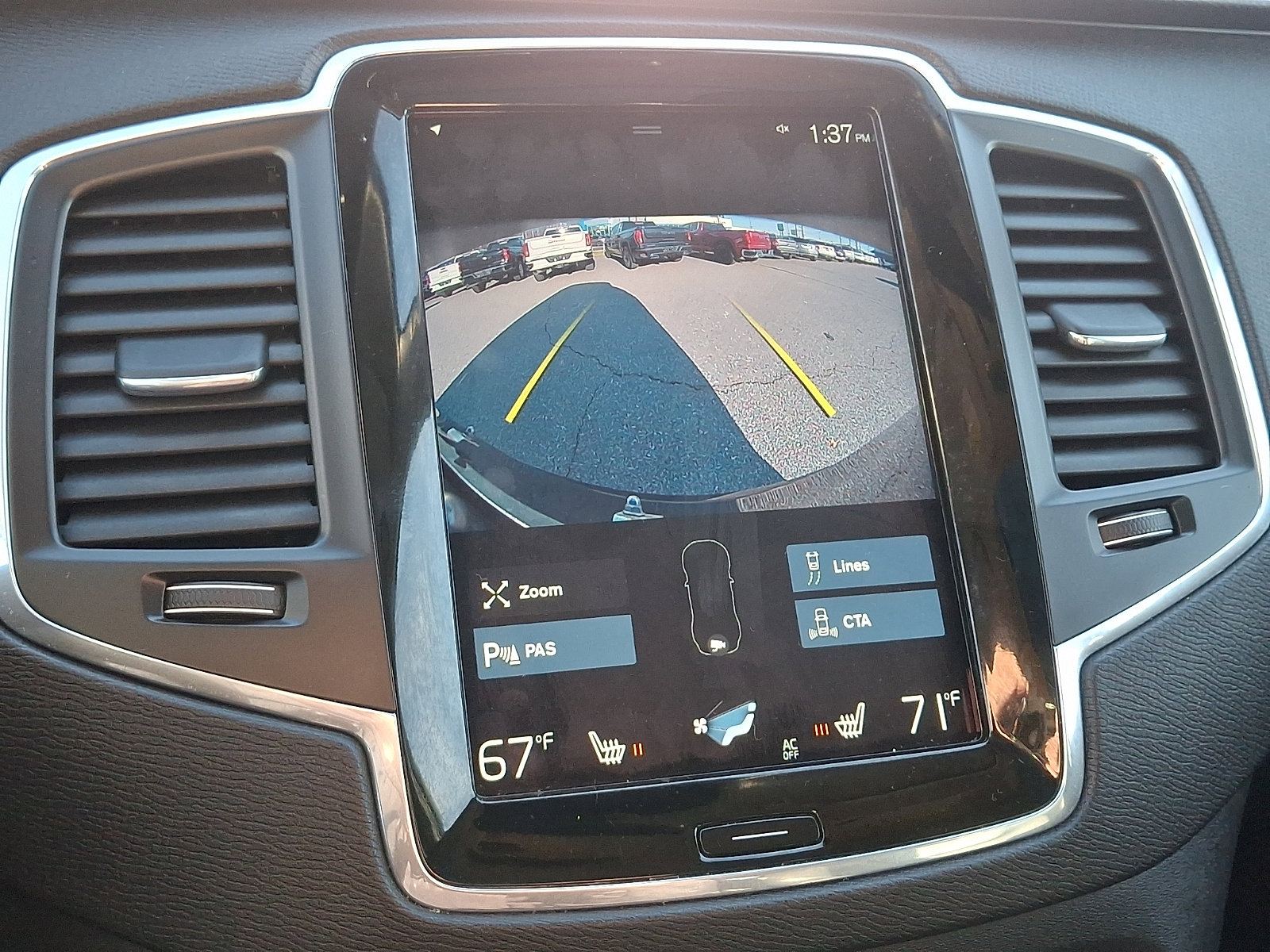 Used 2020 Volvo XC90 T6 Momentum w/ Protection Package Premier image 19