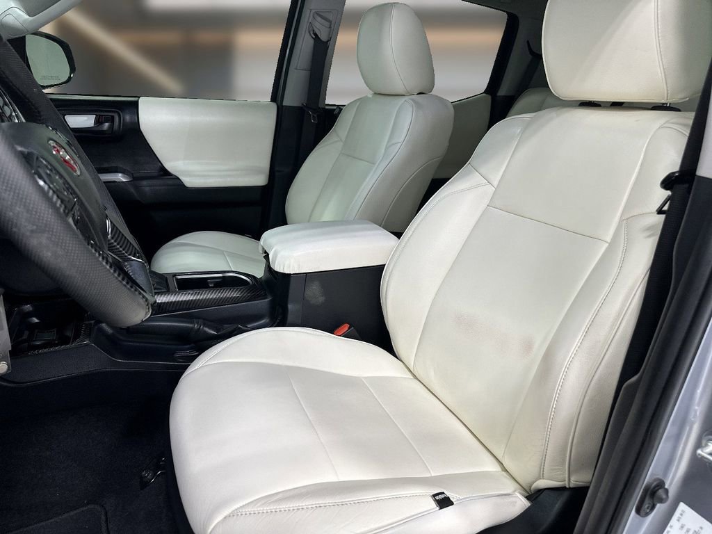 Used 2021 Toyota Tacoma SR5 RWD image 13