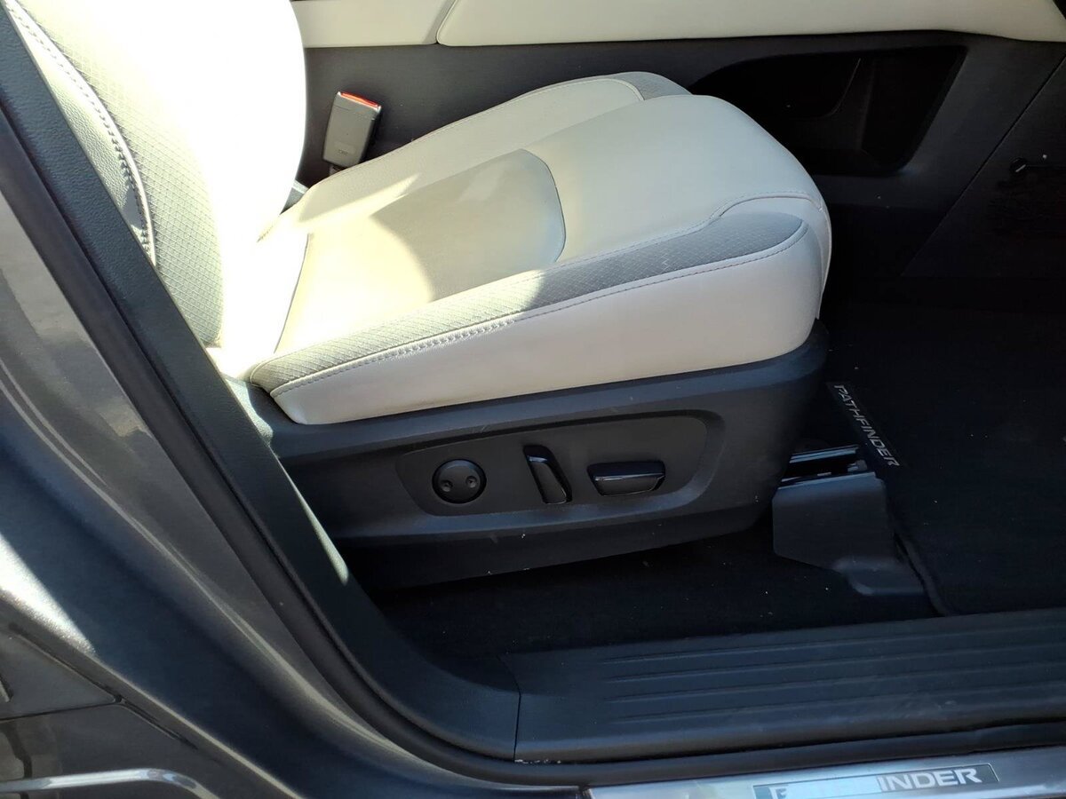 Used 2023 Nissan Pathfinder SL w/ Lighting Package (N92) AWD/4WD image 16