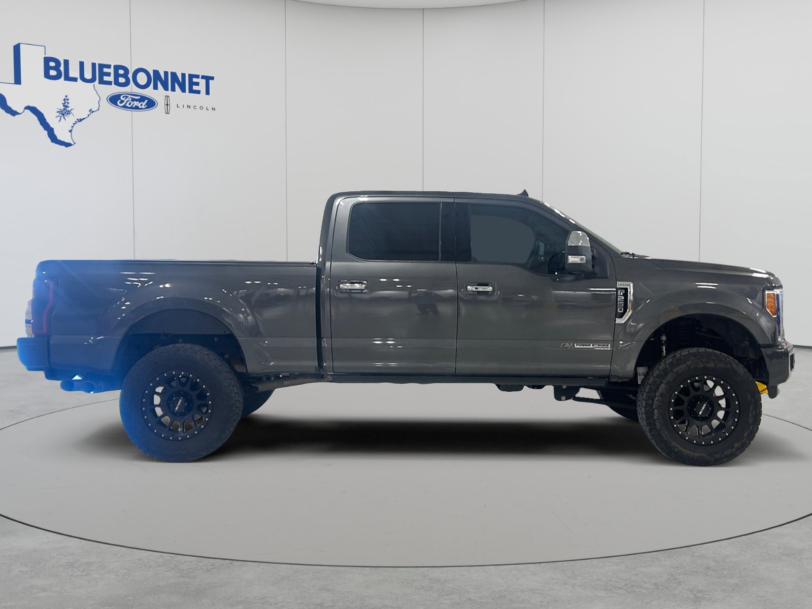 Used 2019 Ford F250 Lariat w/ Lariat Ultimate Package AWD/4WD image 3