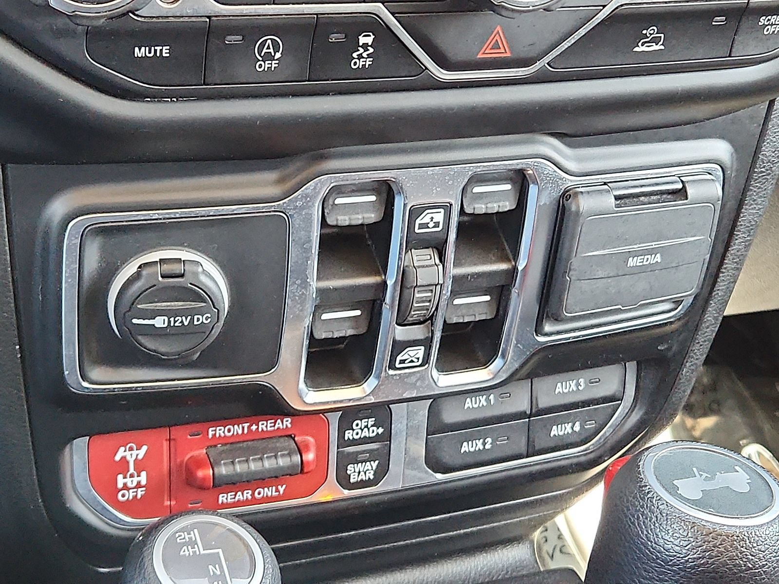 Used 2021 Jeep Wrangler Unlimited Rubicon w/ Cold Weather Group AWD/4WD image 16