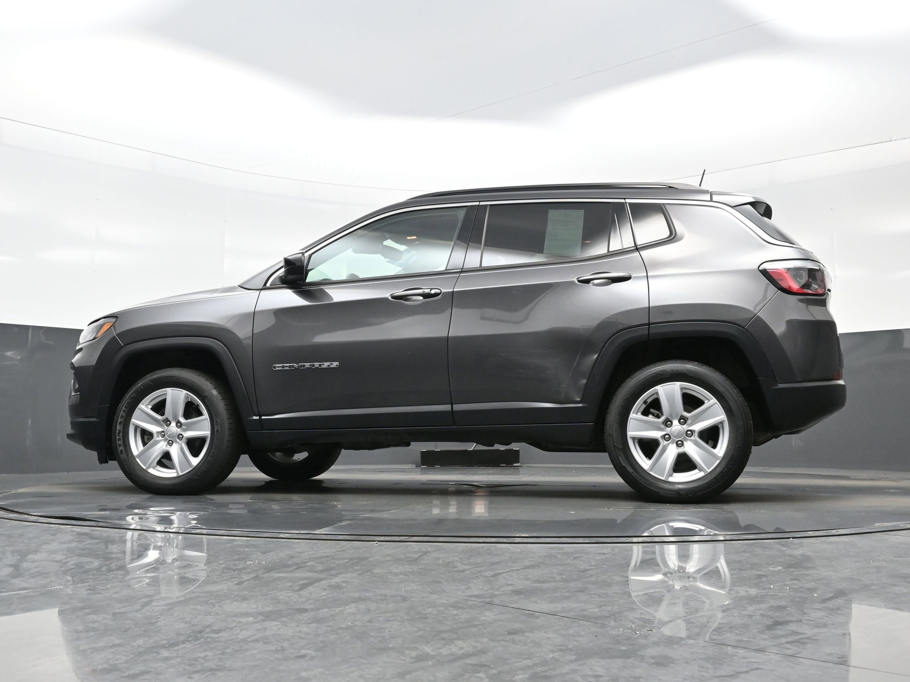 Used 2022 Jeep Compass Latitude image 24