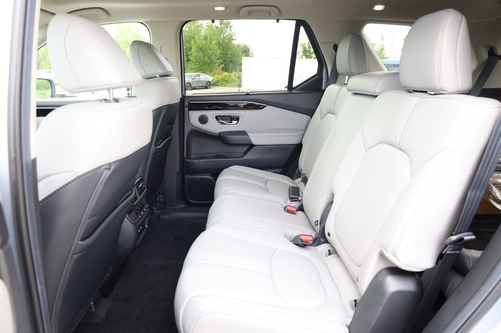 New 2025 Honda Pilot Touring image 27