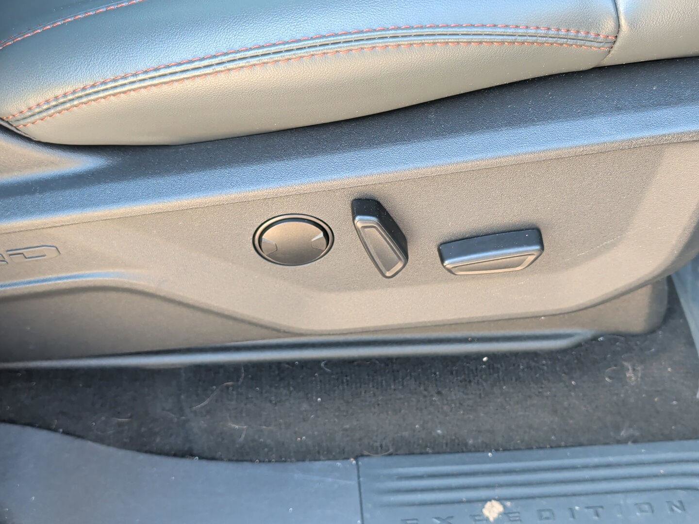 Used 2025 Ford Expedition Active image 28