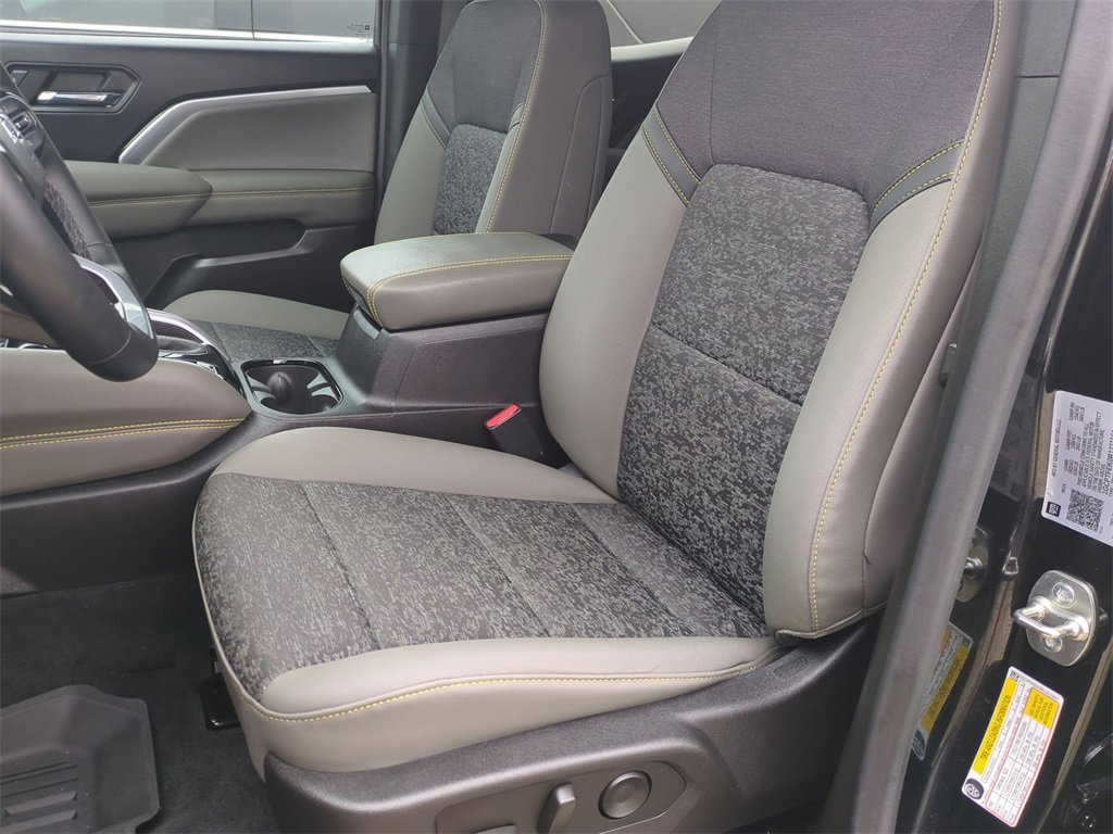 Used 2024 Chevrolet Colorado ZR2 w/ Technology Package image 19