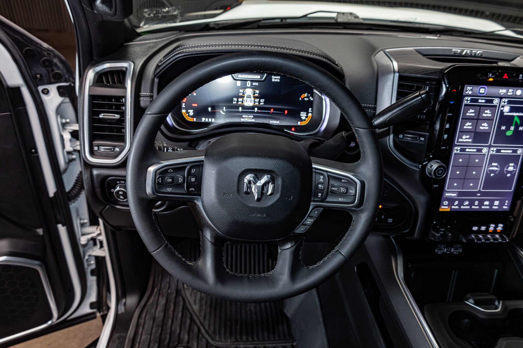 Used 2025 RAM 3500 Laramie w/ Night Edition AWD/4WD image 17