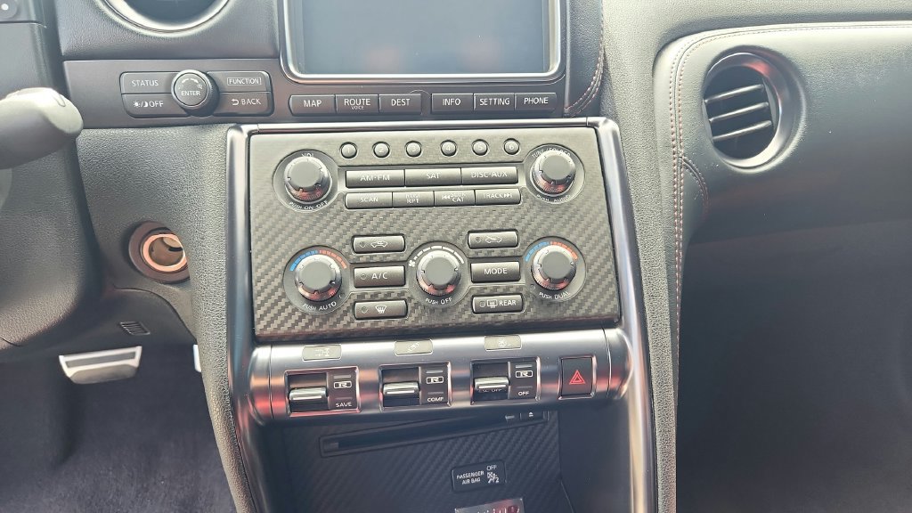 Used 2015 Nissan GT-R NISMO AWD/4WD image 39