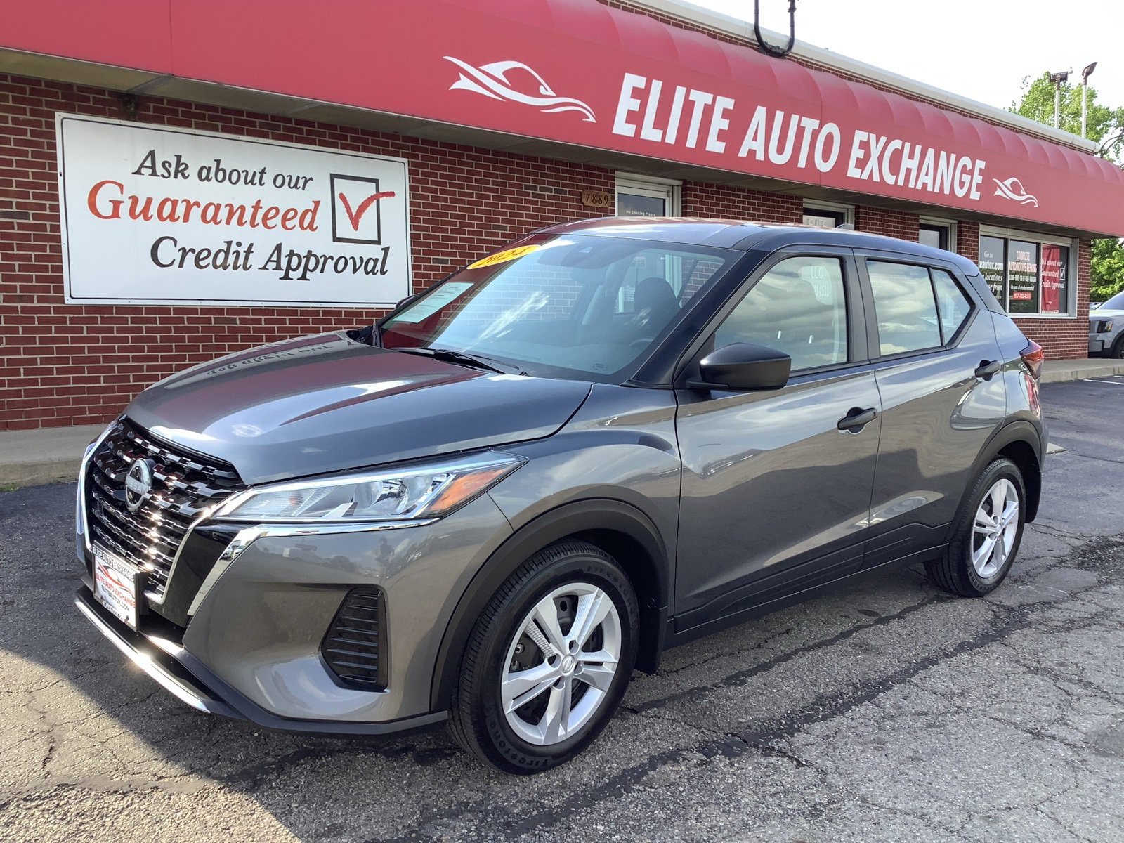 Used 2024 Nissan Kicks S image 1