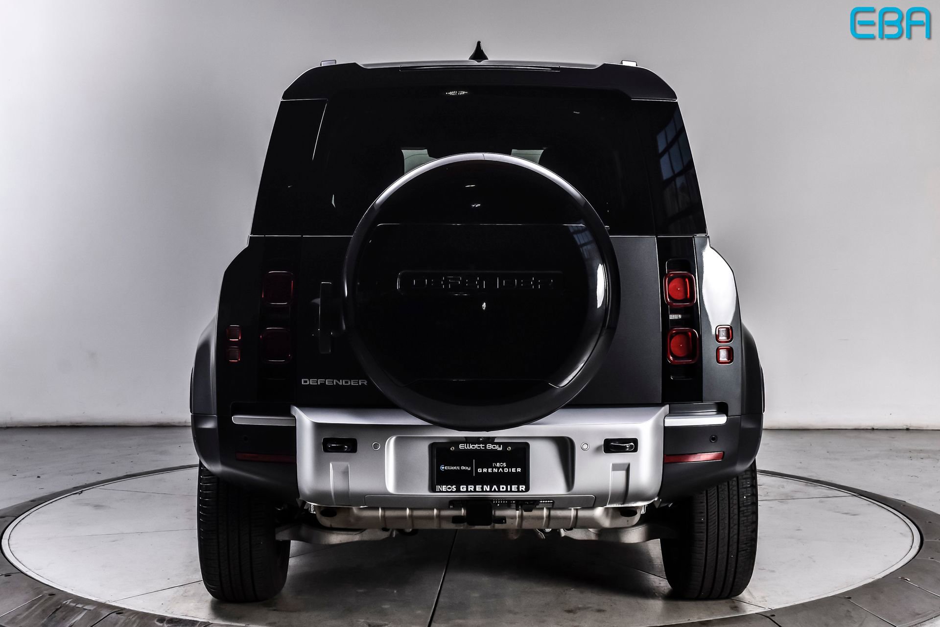Used 2025 Land Rover Defender 110 S image 5