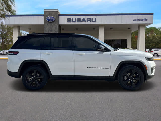 Used 2023 Jeep Grand Cherokee Limited w/ Luxury Tech Group II AWD/4WD image 7