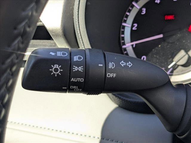 Used 2024 Toyota Highlander LE FWD image 6