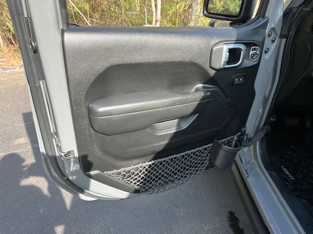 Used 2021 Jeep Wrangler Unlimited Rubicon 4xe w/ Cold Weather Group AWD/4WD image 11