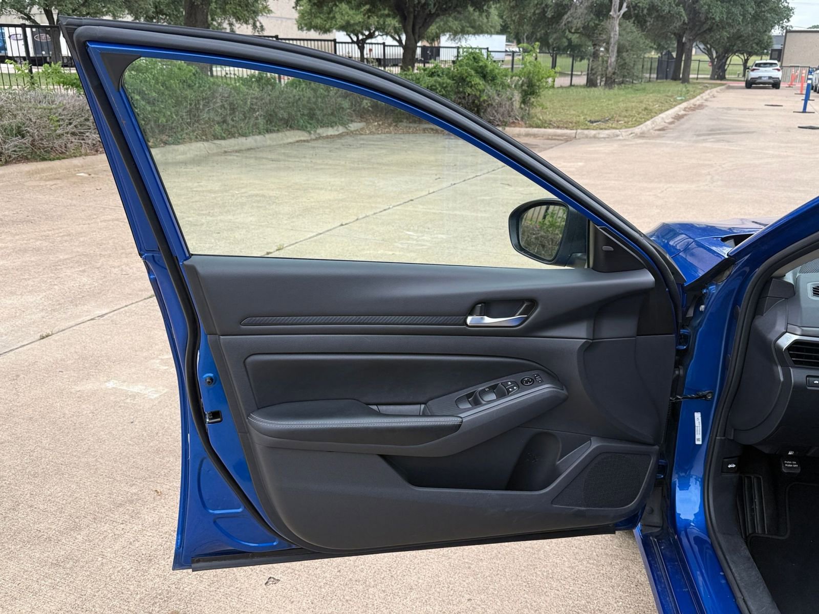 Used 2025 Nissan Altima 2.5 SV FWD image 18