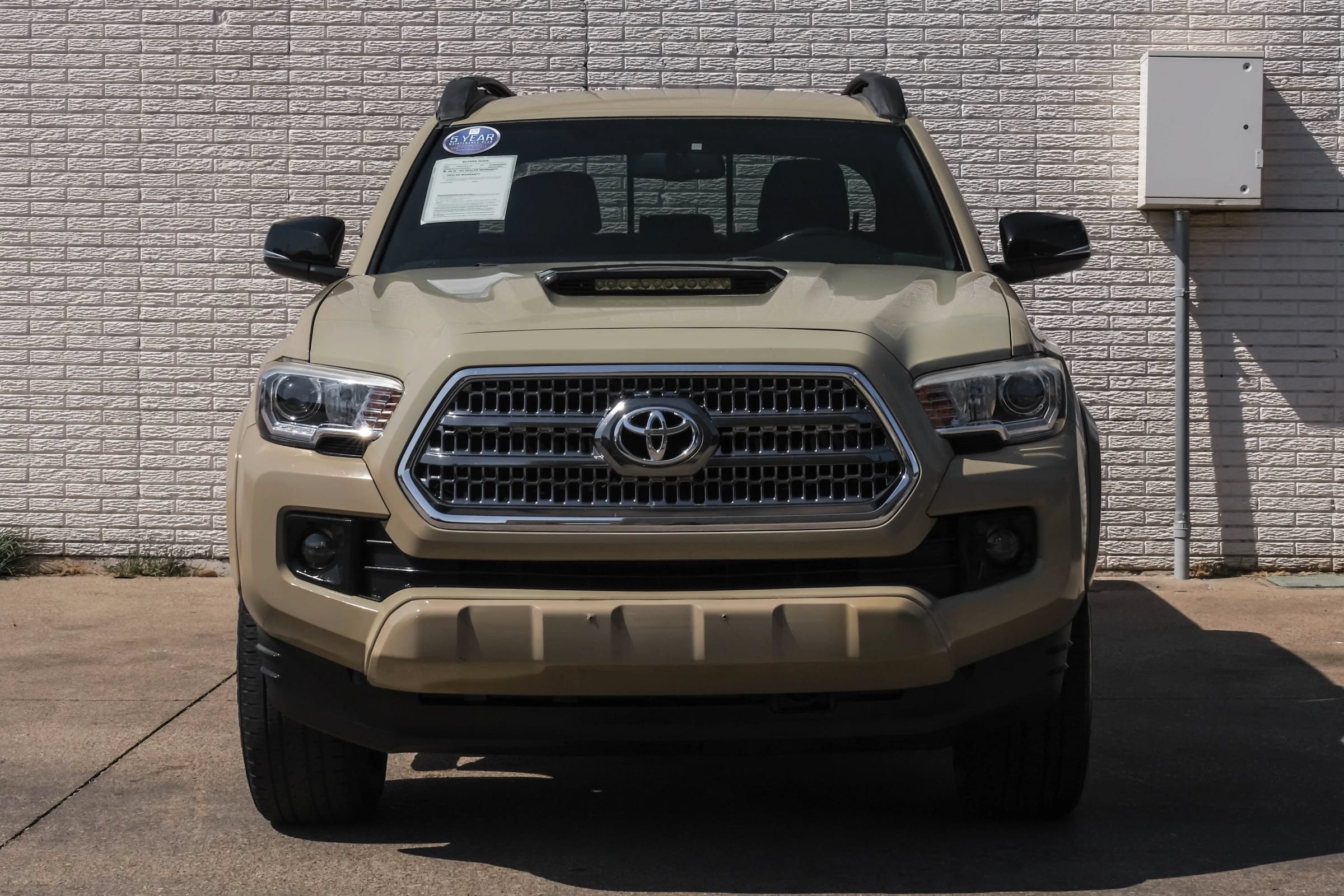 Used 2017 Toyota Tacoma TRD Sport w/ Tow Package RWD image 4