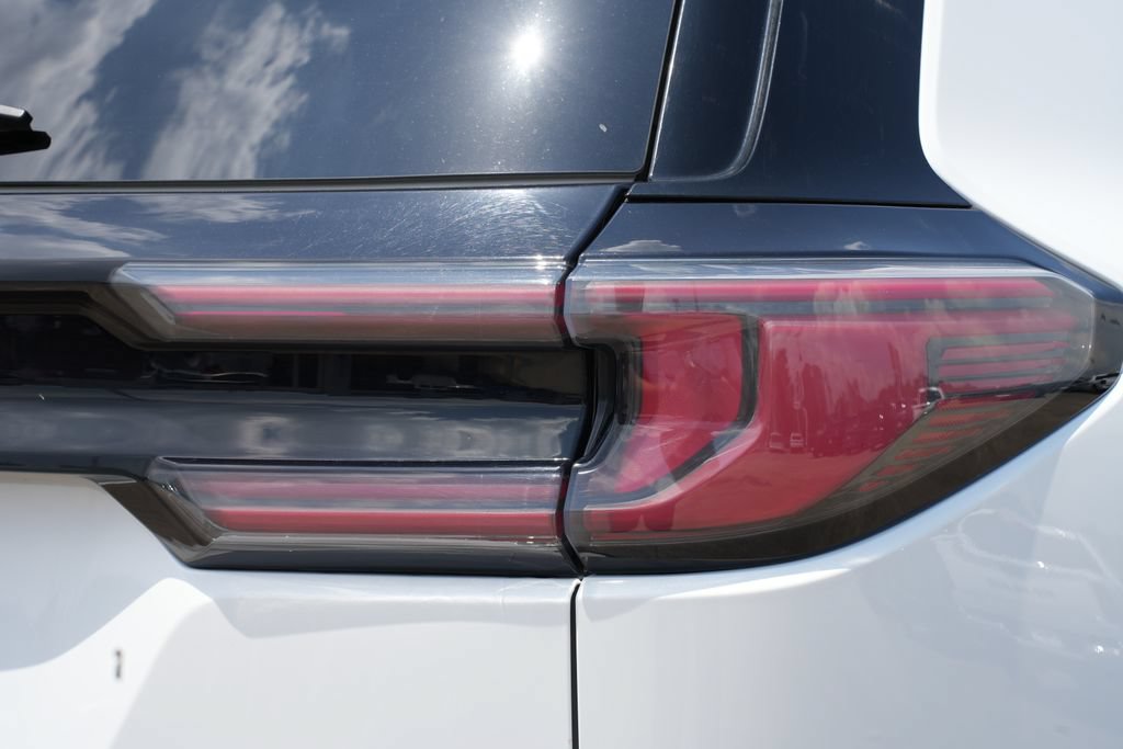 Used 2026 GMC Acadia Elevation w/ Elevation Premium Package FWD image 21