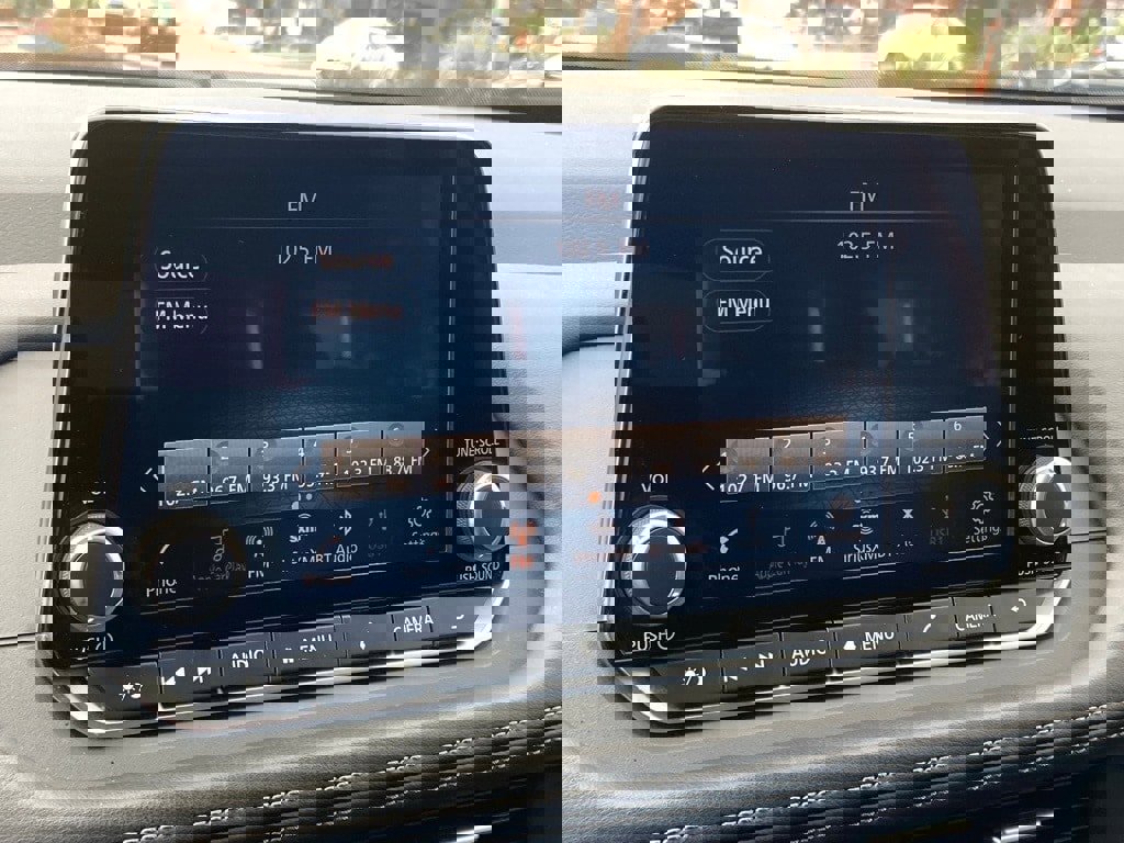 Used 2025 Nissan Rogue SV image 20