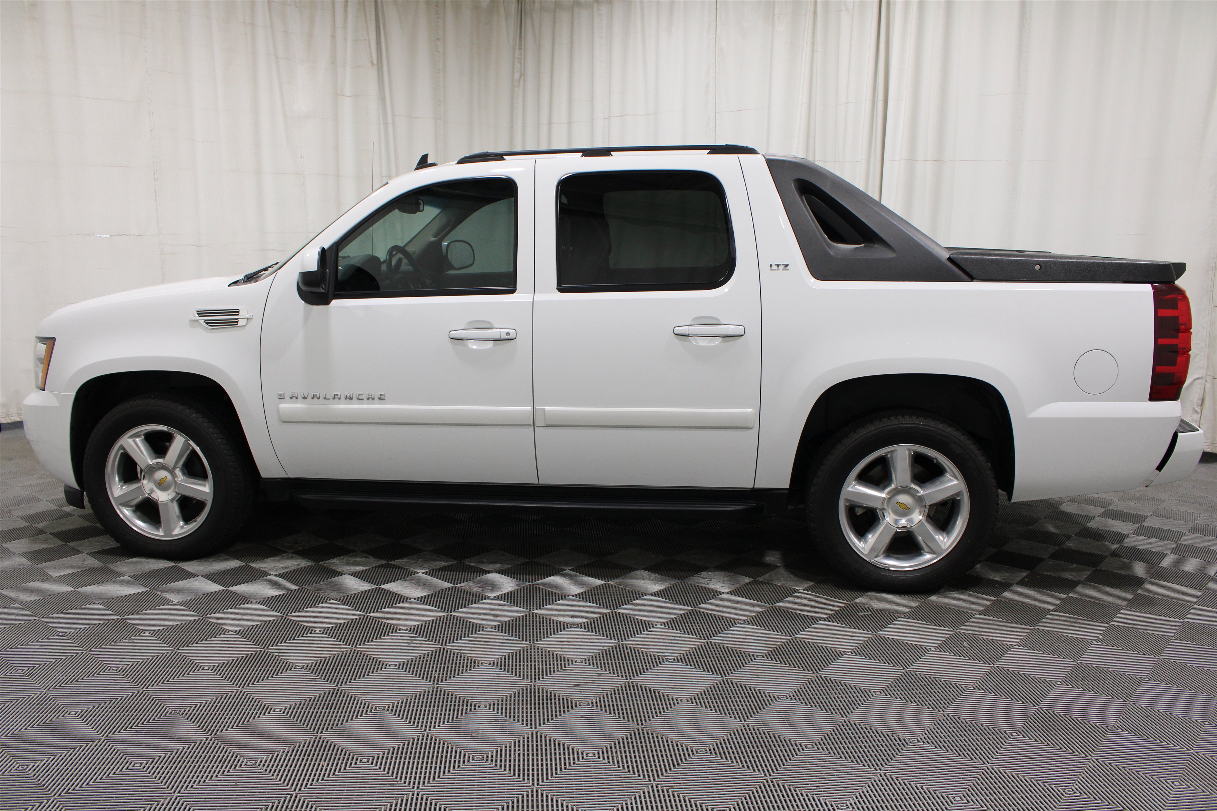 Used 2007 Chevrolet Avalanche LTZ w/ LTZ Preferred Equipment Group AWD/4WD image 29