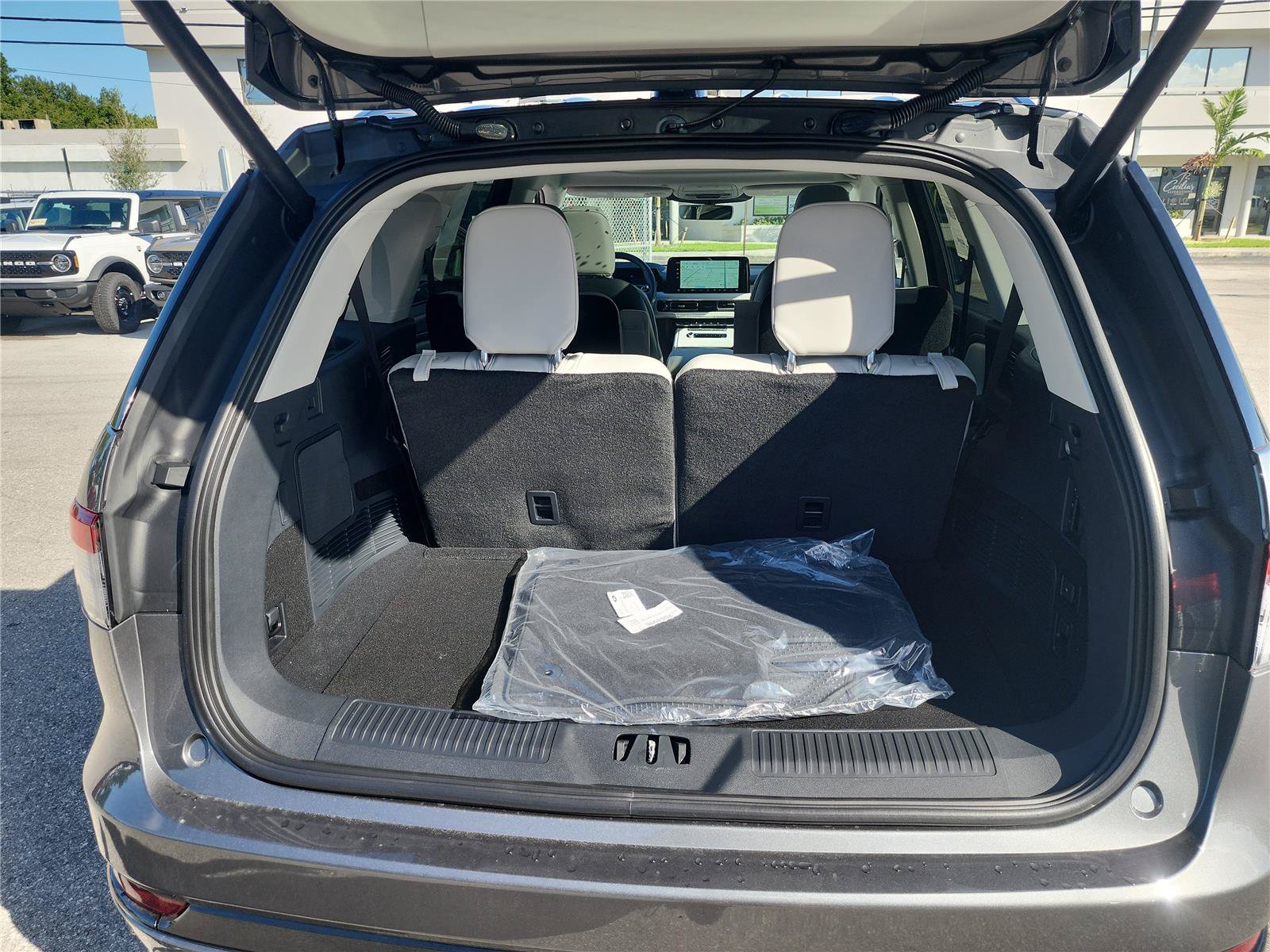 New 2027 Lincoln Aviator Reserve w/ Jet Appearance Package RWD image 23