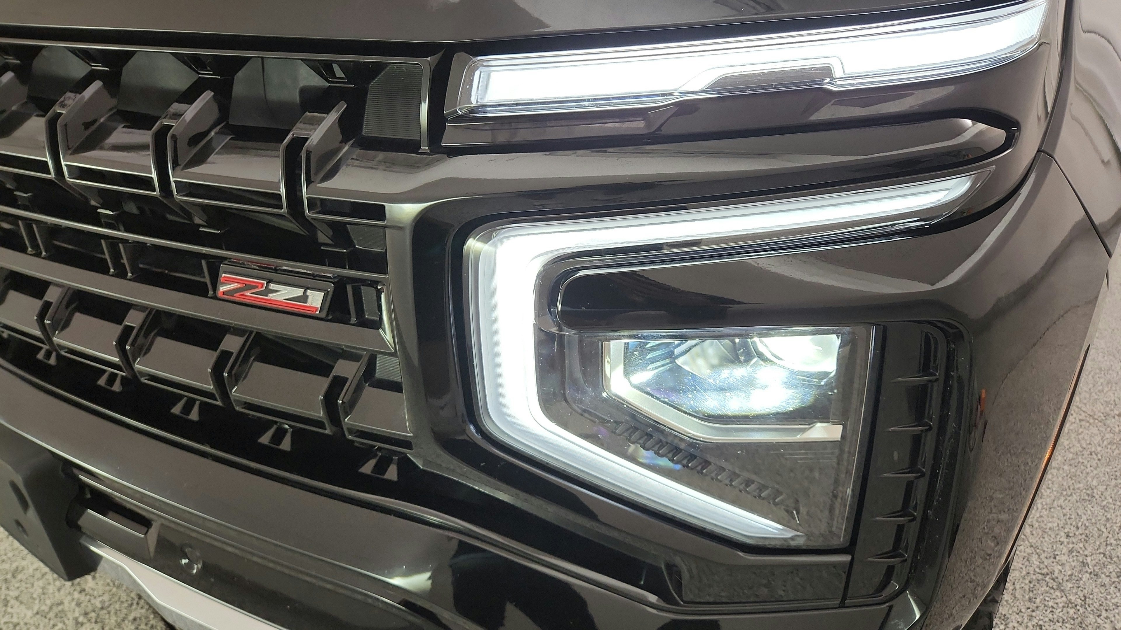 Used 2025 Chevrolet Suburban Z71 AWD/4WD image 36
