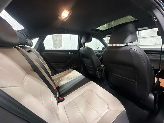 Used 2022 Volkswagen Passat 2.0T R-Line image 15